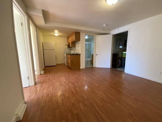 Building Photo - 2 bedroom in San Francisco CA 94124