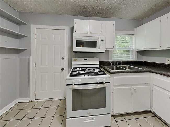 Foto del edificio - 2835 Burton Rd NW