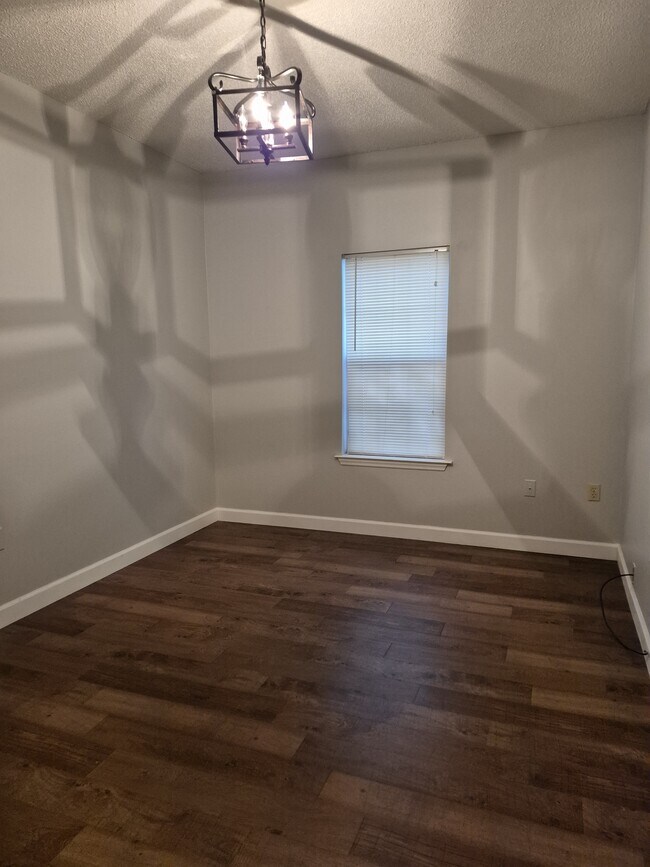 Foto del edificio - 1921 Gornto Rd