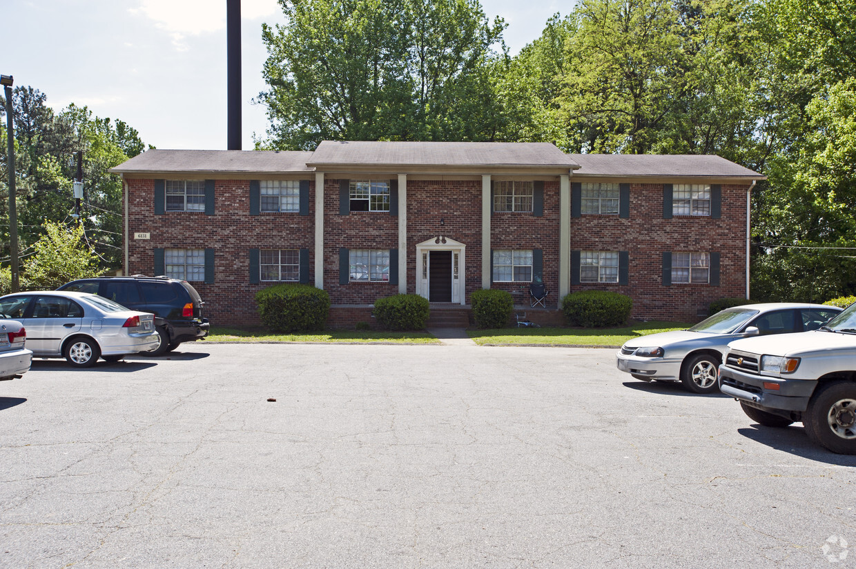 Building Photo - Pebblewood Apartments