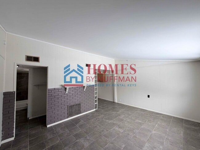 Building Photo - Two Bedroom House | Deposit Special!!!