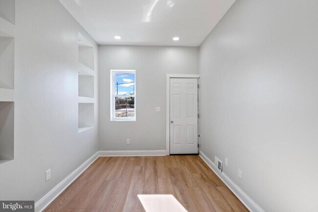 Building Photo - 524 N Pulaski St