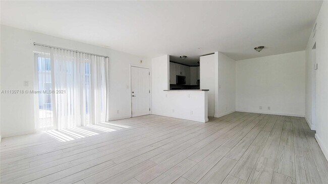 Foto del edificio - 930 N 14th Ct