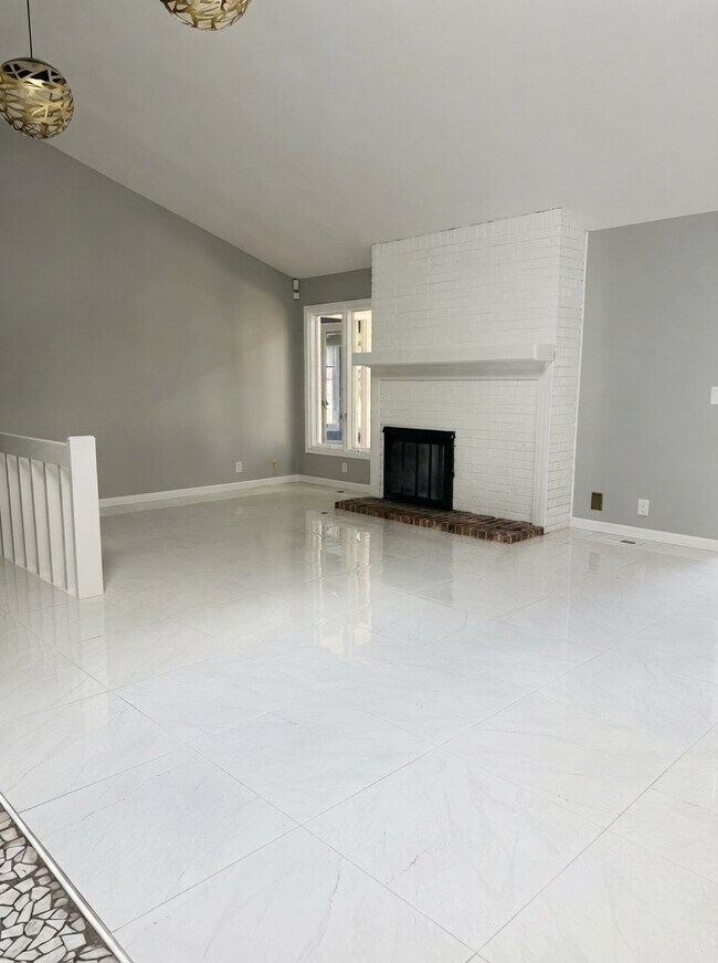 Foto del edificio - 2430 N Greenleaf St