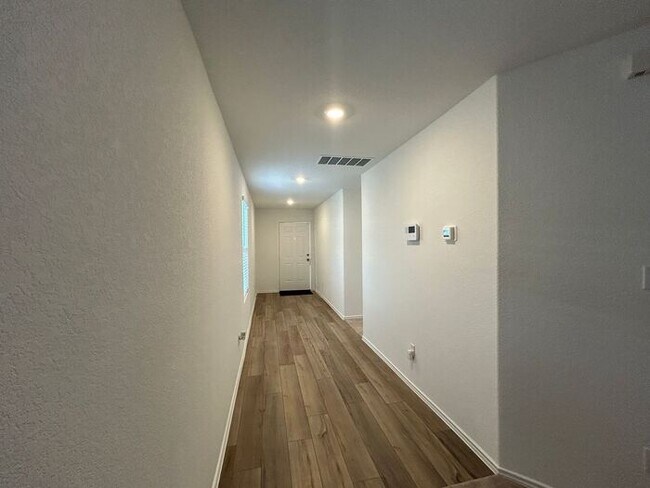 Building Photo - Charming 3-bedroom, 2-bathroom! $600 OFF F...