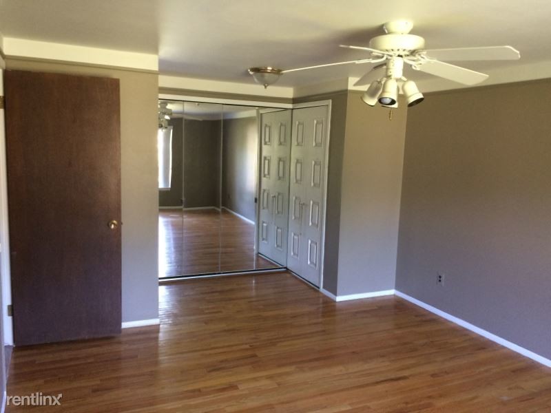 Foto principal - 29756 City Center Dr