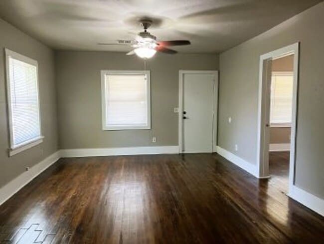 Building Photo - 2 bedroom home near The Paseo.
