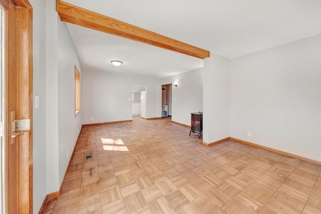 Building Photo - 2 Bed, 1 Bath Updated House in Savoy - AVA...