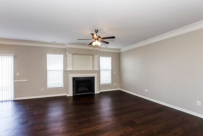 Foto del edificio - 5013 Broad Leaf Ct