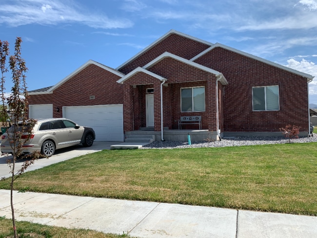 Building Photo - 4047 W Adler Rd