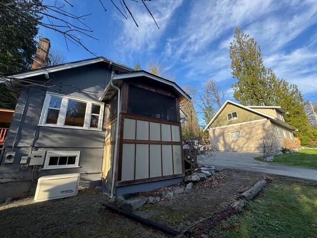 Building Photo - 31173 Dewdney Trunk Rd