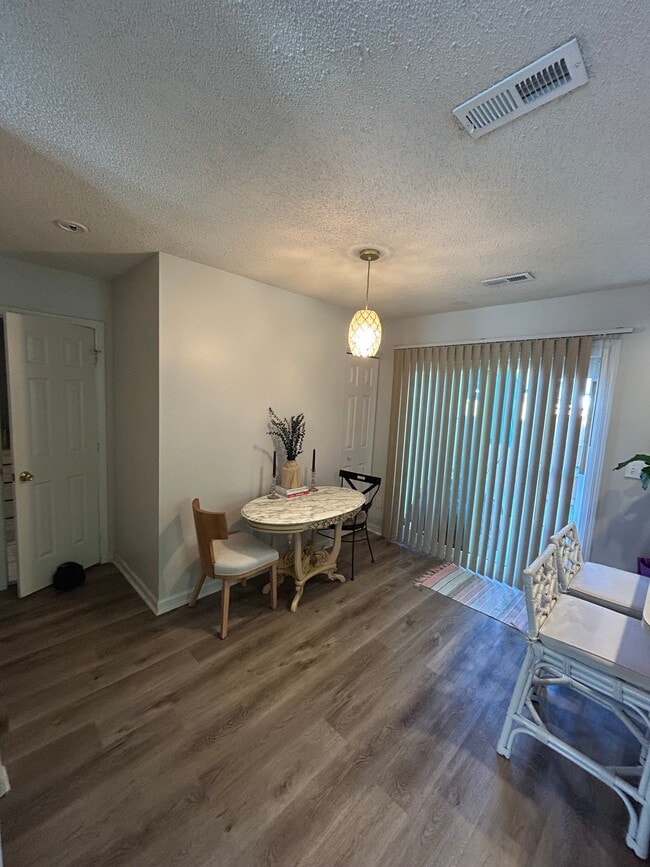 Dinette area - 11123 Whitlock Crossing Ct