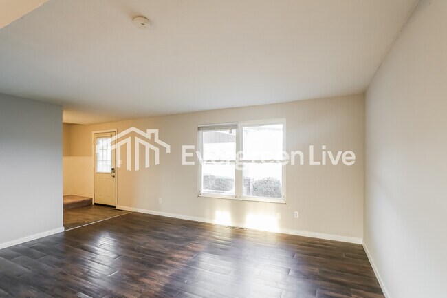 Building Photo - 3411 Quaker Rd