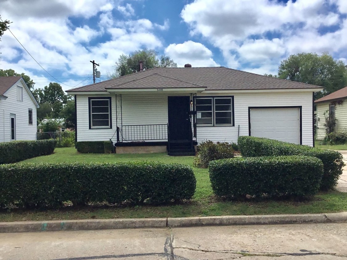 Primary Photo - 3 br, 1 bath House - 3108 NE 13th St.