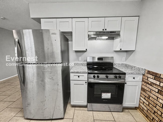 Foto del edificio - 1649 Valeview Ct