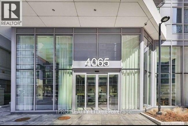 Photo du bâtiment - 4065-4065 Confederation Pkwy