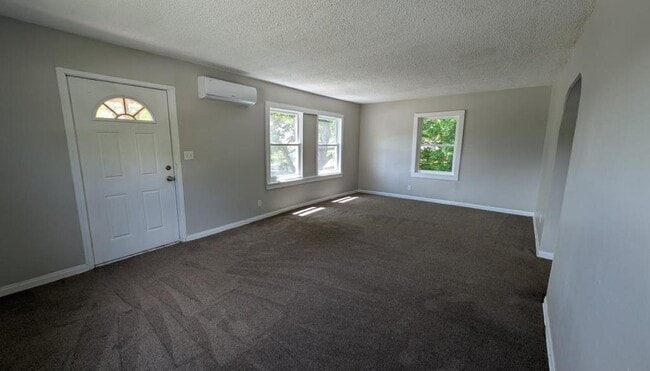 Building Photo - 515 W Gault St