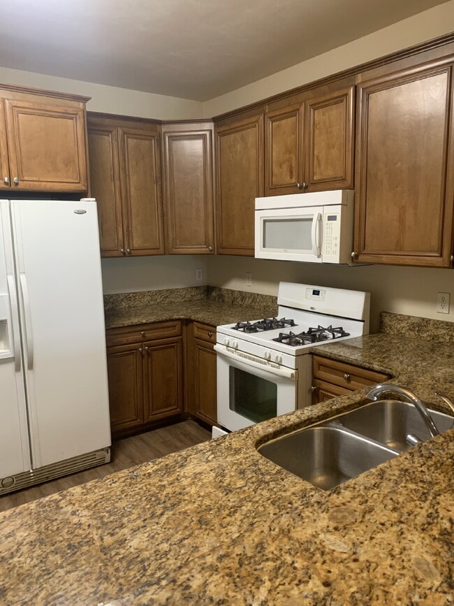 Photo - Huge 3-bedroom 2.5-Bathroom Condo Near parks and restaurants