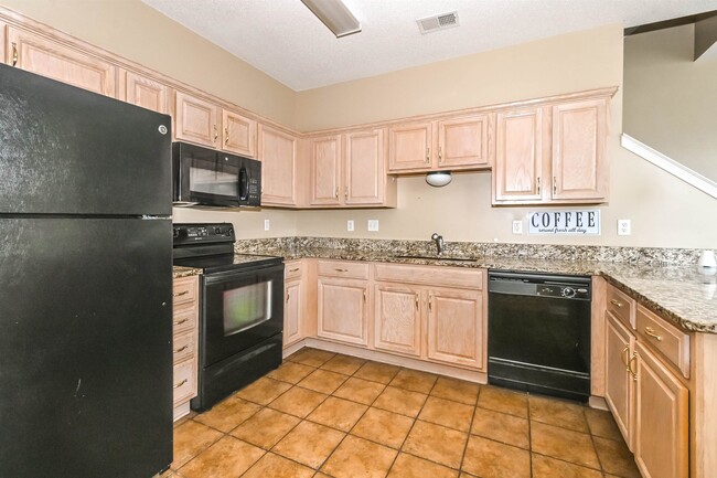 Building Photo - 1135 Hoska Cove