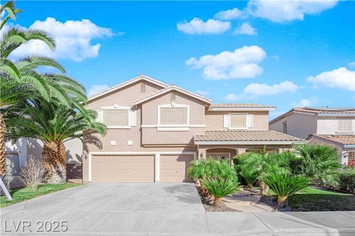 Primary Photo - Elegant and Spacious 5Bed/3Bath home nestl...