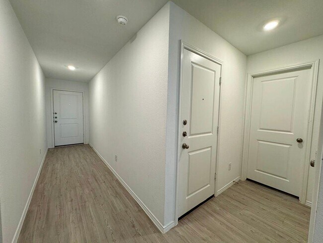 Foto del edificio - 109 Little Sparklers Lp