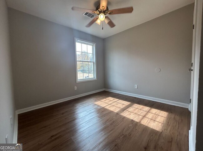 Foto del edificio - 157 Long Station Rd