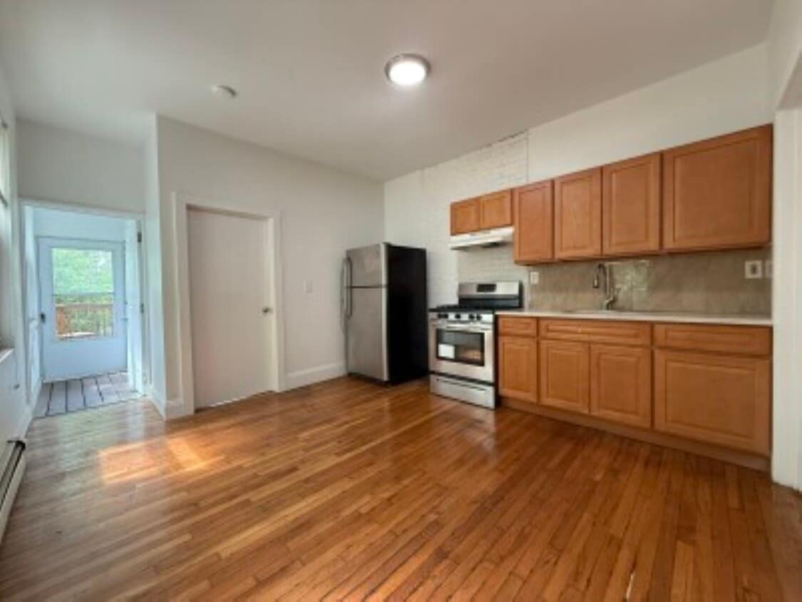 Primary Photo - 12 Creighton St