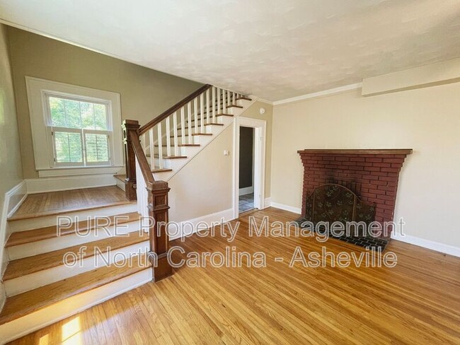 Foto del edificio - 109 Forest Hill Dr
