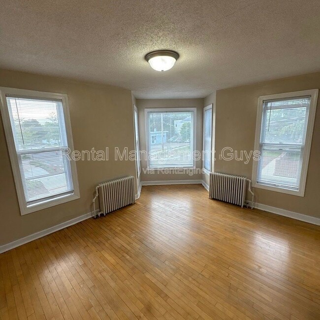 Building Photo - 65 George St E