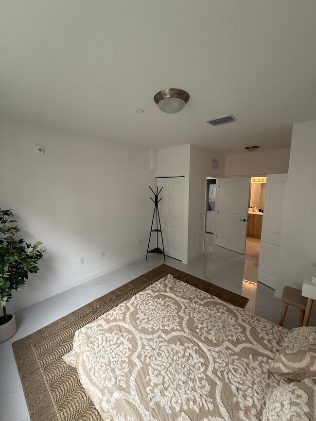 Foto del edificio - 1001 SW 71st Ct