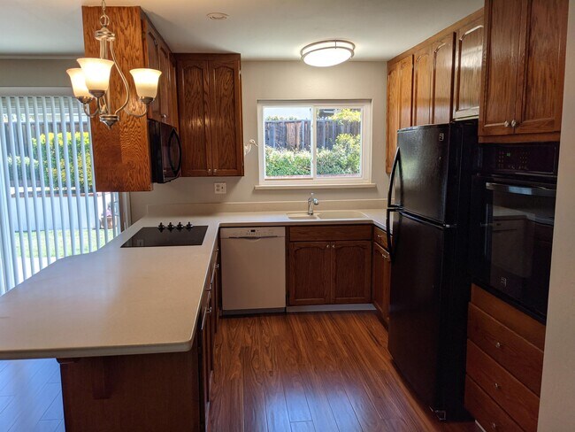 Building Photo - 1402 Pointe Claire Ct