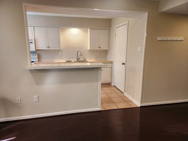 Building Photo - 5845 Doliver Dr