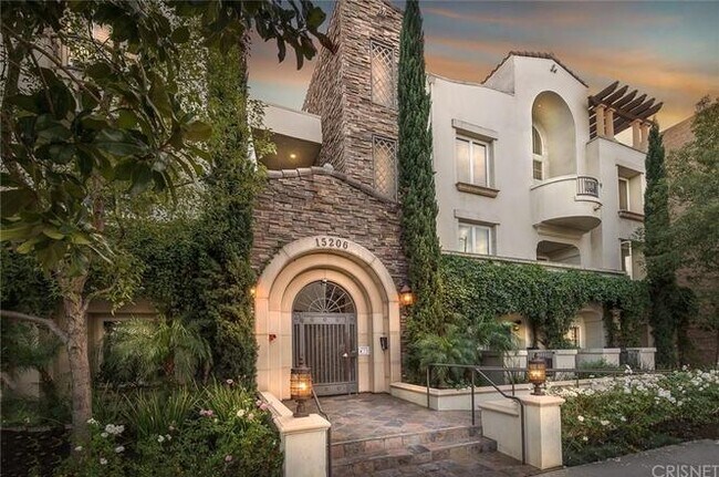 Building Photo - 15206 Burbank Blvd