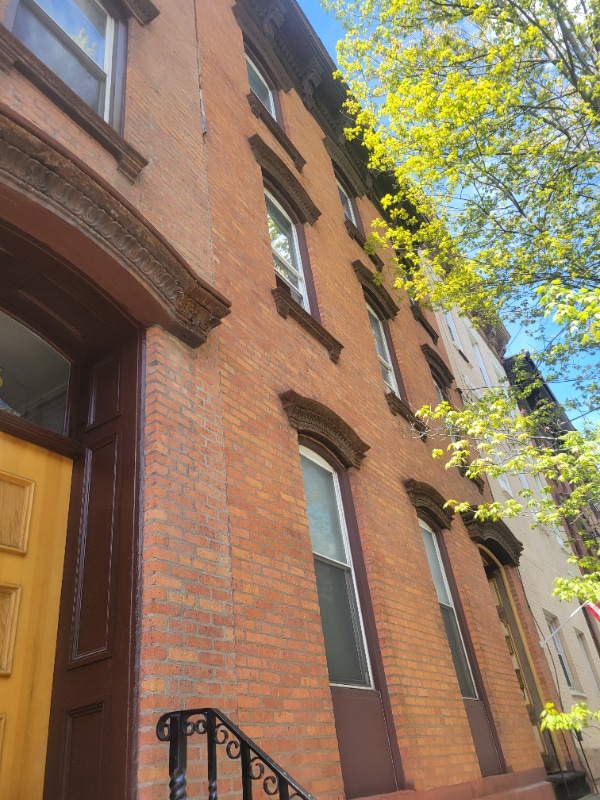 Building Photo - 153 1st St