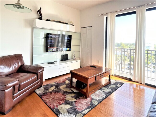 Foto del edificio - 511 Lucerne Ave