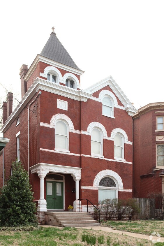 Primary Photo - 1371 S 2nd St