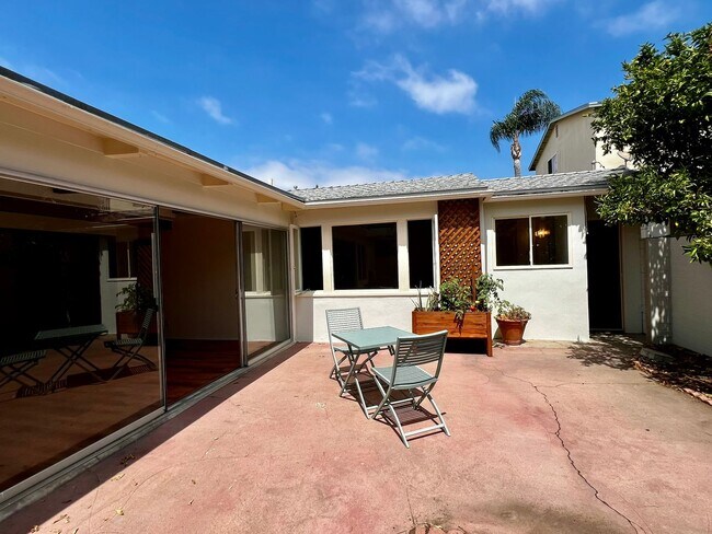Building Photo - Mid-century vibe | New flooring & paint