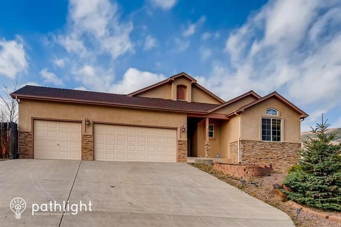 Foto principal - 2155 Bluffside Terrace