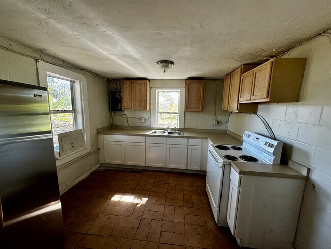 kitchen - 303 Ann Ave