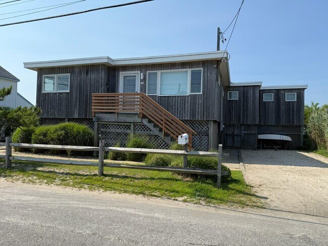 Building Photo - 124 Point Rd
