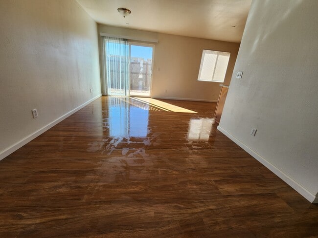 Foto del edificio - 150 Brookridge Dr