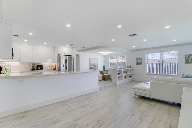 Building Photo - 6691 Westview Dr