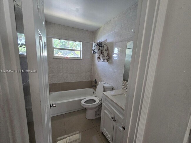 Building Photo - 4151 SW 19th St