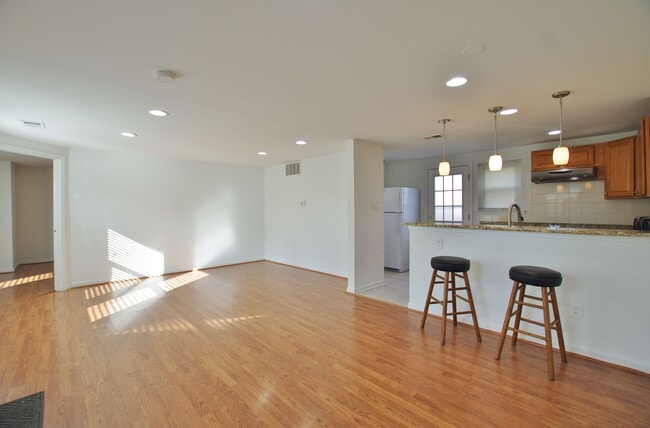 Building Photo - 4402 Pembrook Village Dr