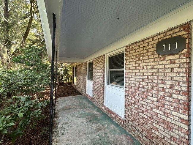 Building Photo - Charming Isle of Hope Three Bedroom Single...