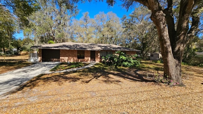 Building Photo - 3 bed, 2 bath 1 car garage