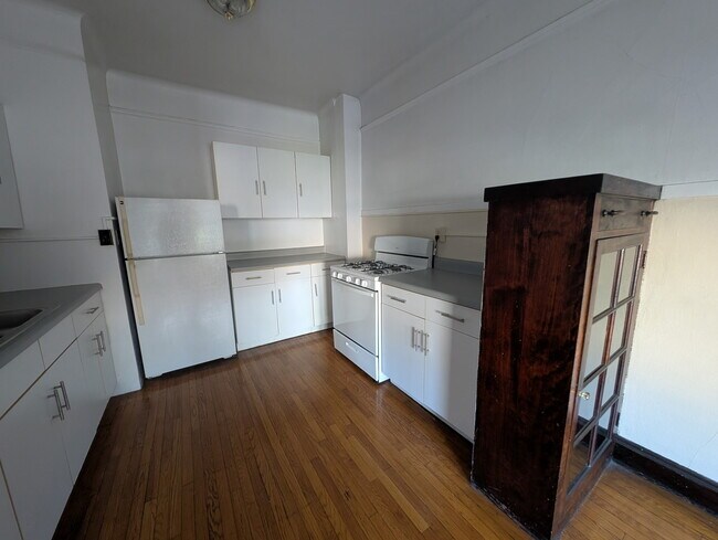 Foto del edificio - 5704 S Harper Ave