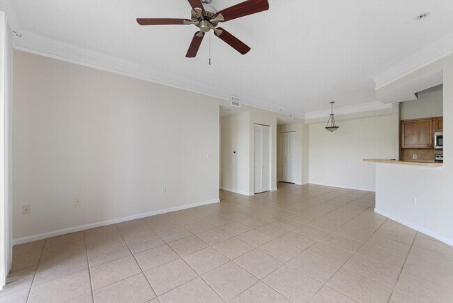 Building Photo - 10102 Myrtlewood Cir W