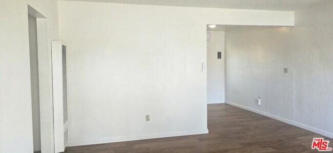 Foto del edificio - 2458 Normandie Ave