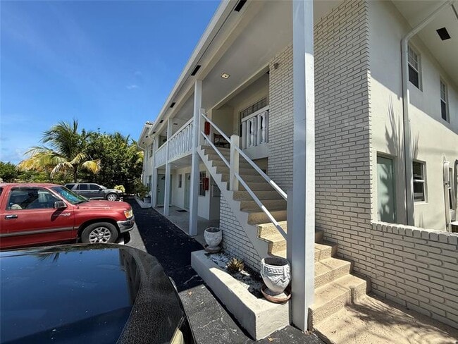 Building Photo - 1810 NE 56th St